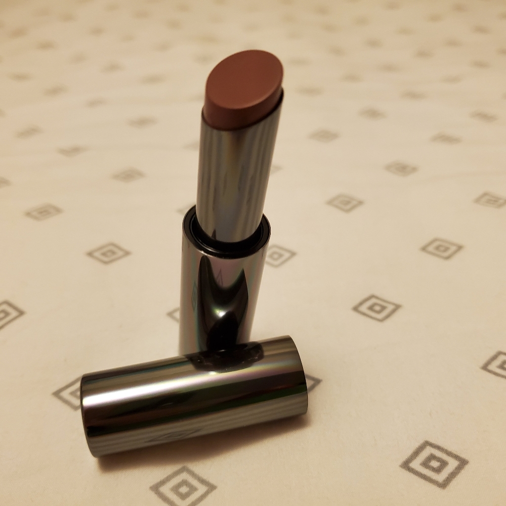Buy 1 get 2 free Lise watier lipstick